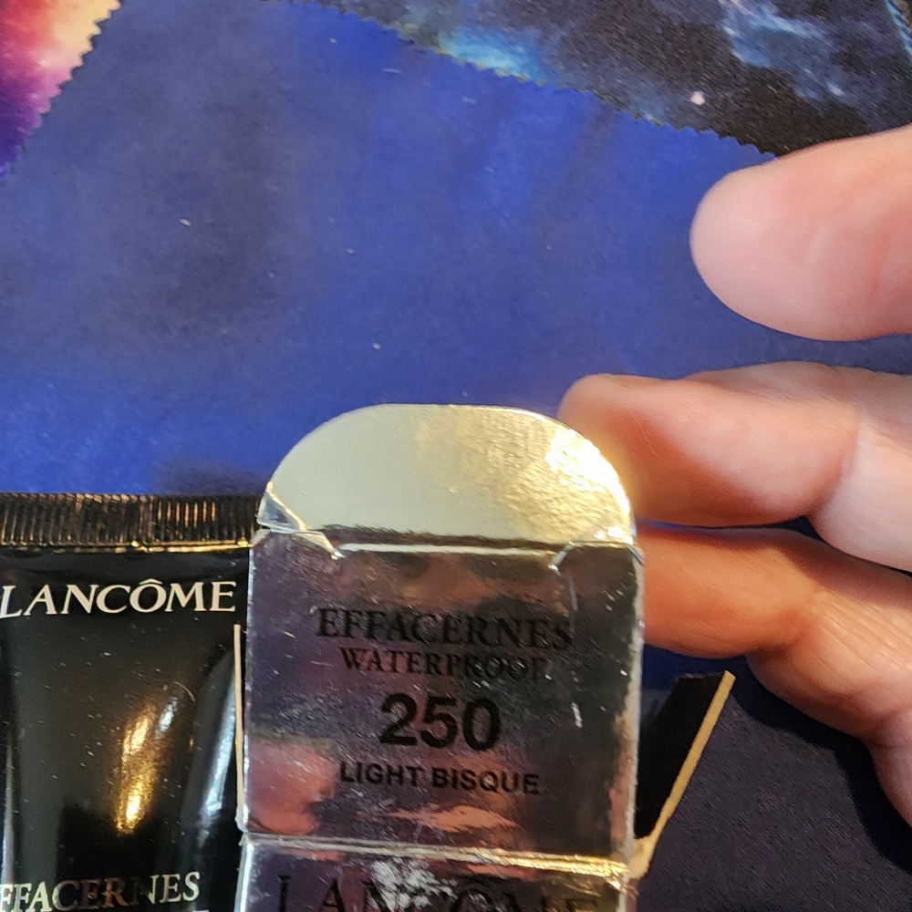 Lancome Effacernes Waterproof Concealer - Light Bisque (250) - Picture 2 of 4